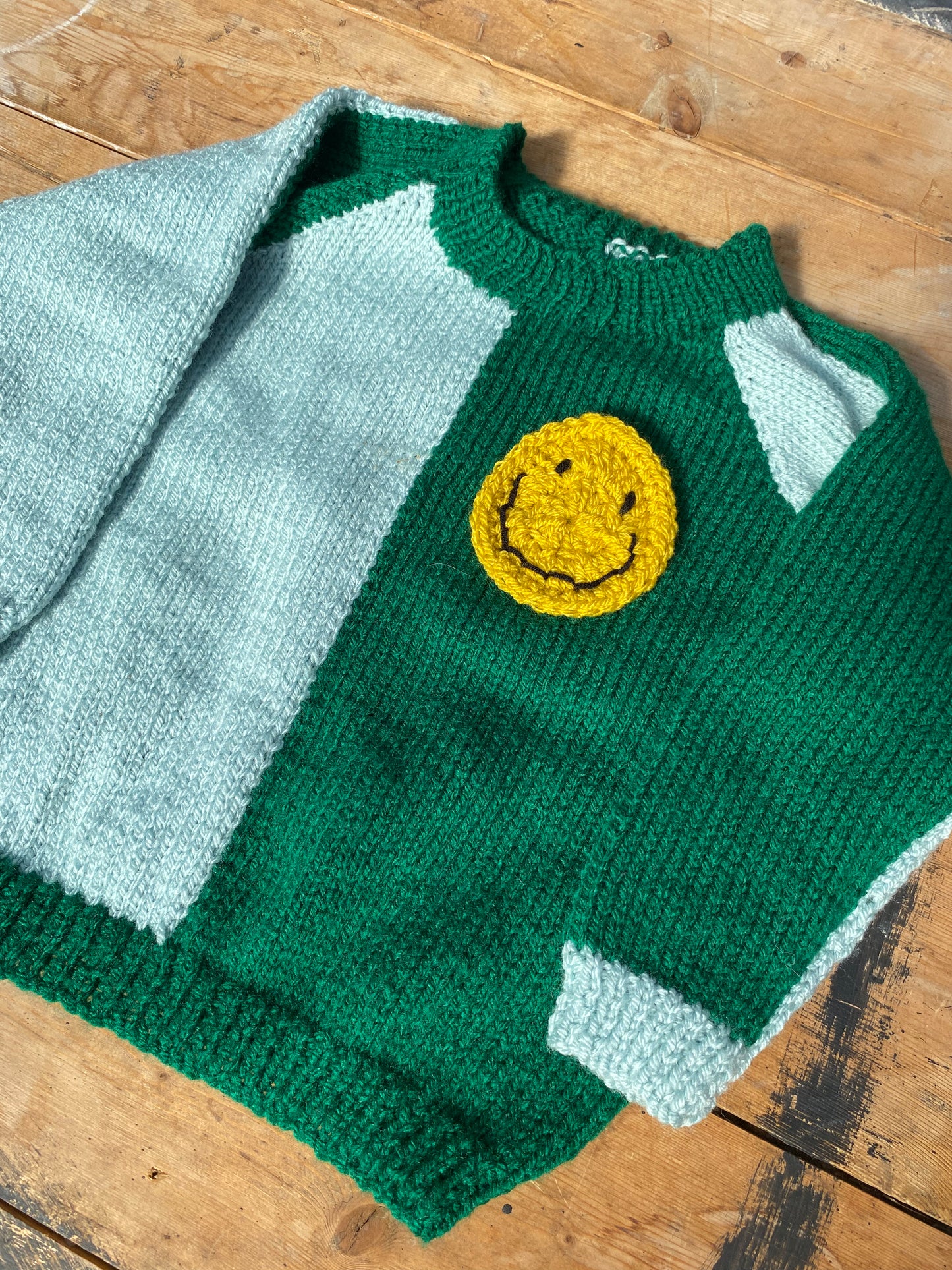 Green tonal colour block jumper (2-3 years)